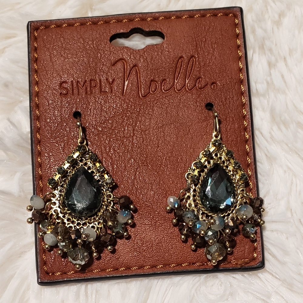 BNWT Simply Noelle Earrings